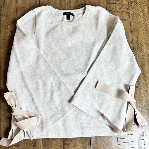 J. Crew bow  Long  sleeve pullover Light Gray Crewneck Sweater NWOT - Picture 1 of 8